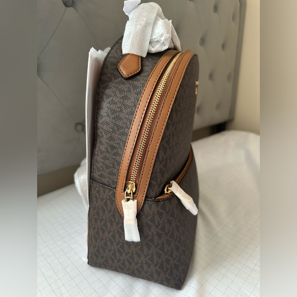 ❌SOLD❌Michael kors Backpack - Picture 2 of 3